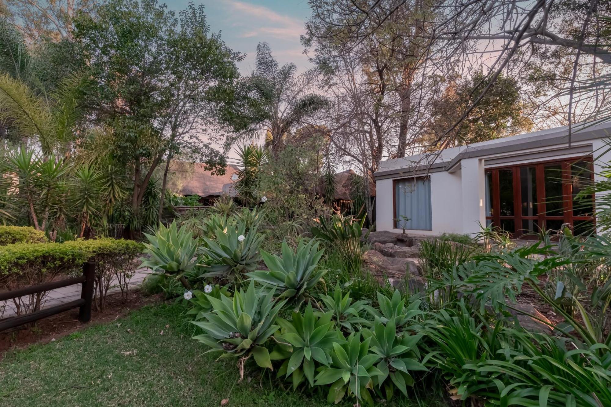 Villa Africa Boutique Hotel & Spa Pretoria-Noord Buitenkant foto